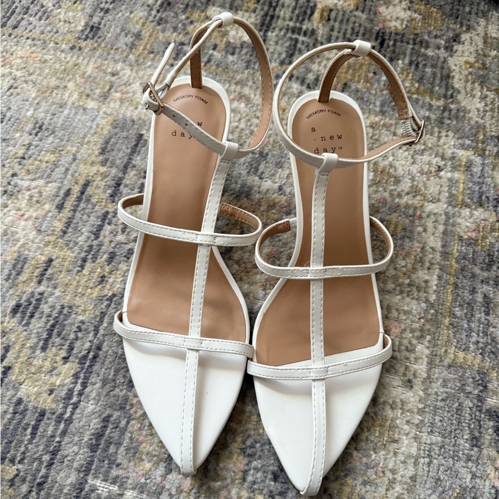 Women's White faux leather Strappy Sandals
